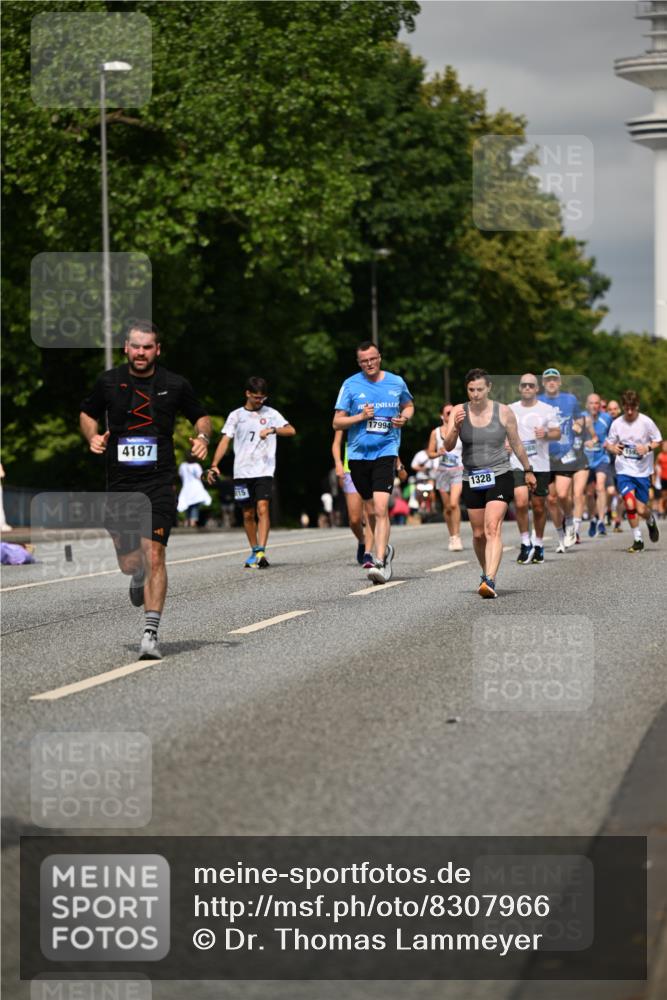 29.06.2025 - hella hamburg halbmarathon Dr. Thomas Lammeyer http://msf.ph/oto/8307966 29.06.2025 10:16:57 Kennedybrücke 1020, 1051, 1328, 2531, 2942, 3360, 4187, 4532, 4554, 5597, 5598, 6489, 7873, 8115, 8398, 8405, 9527, 9705, 10581 meine-sportfotos.de