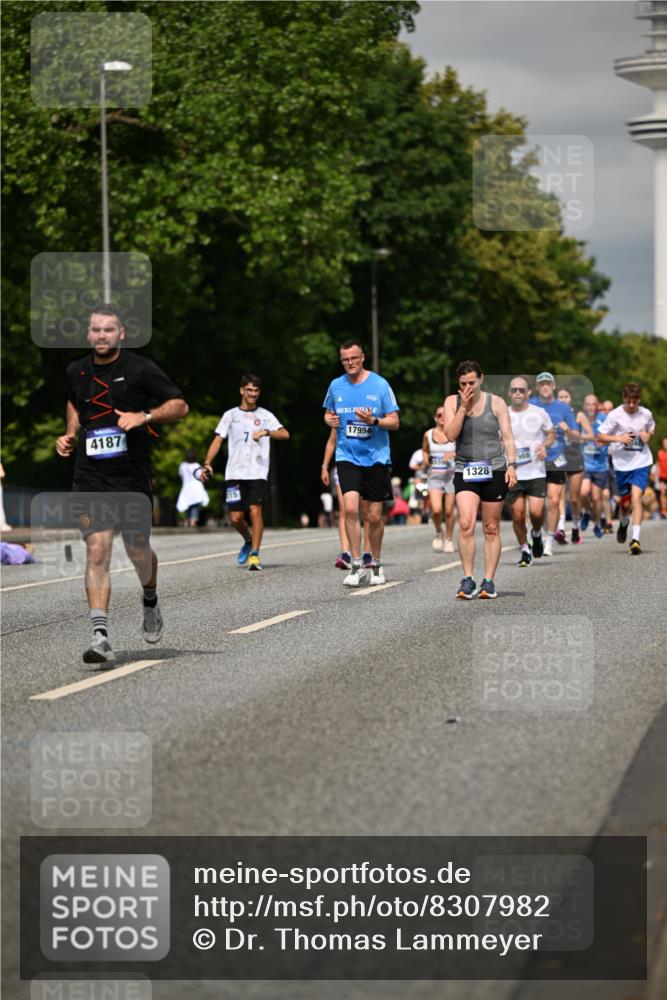 29.06.2025 - hella hamburg halbmarathon Dr. Thomas Lammeyer http://msf.ph/oto/8307982 29.06.2025 10:16:57 Kennedybrücke 1020, 1051, 1328, 2531, 2942, 3360, 4187, 4532, 4554, 5597, 5598, 6489, 7873, 8115, 8398, 8405, 9527, 9705, 10581 meine-sportfotos.de