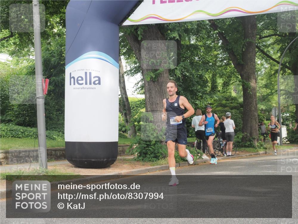 29.06.2025 - hella hamburg halbmarathon KatJ http://msf.ph/oto/8307994 29.06.2025 10:14:56 Zwischen KM18-KM19  meine-sportfotos.de