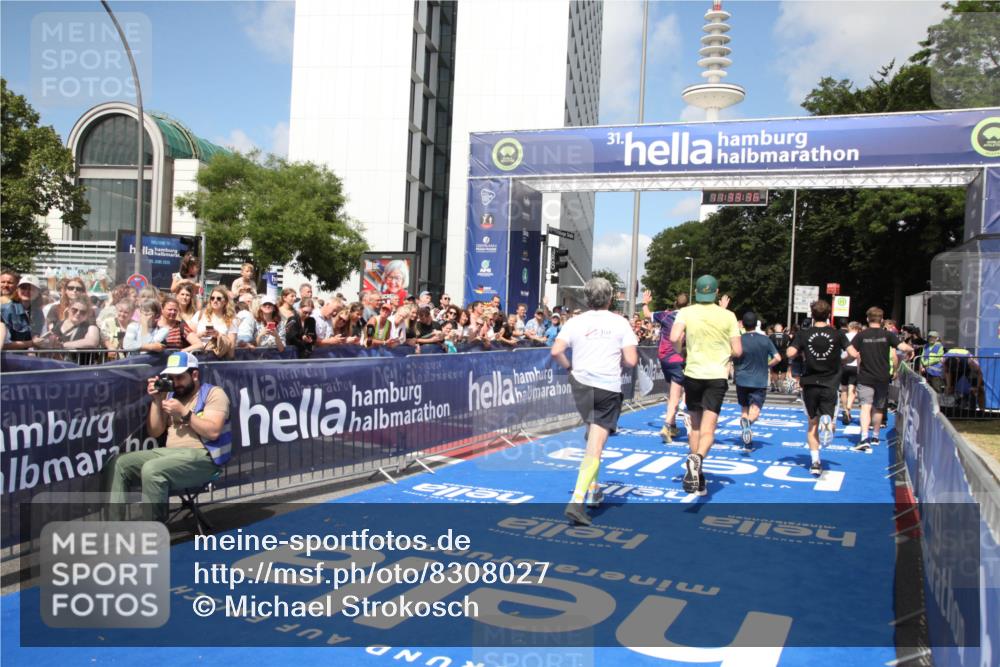29.06.2025 - hella hamburg halbmarathon Michael Strokosch http://msf.ph/oto/8308027 29.06.2025 11:33:34 Ziel 1328, 1672, 3099, 3113, 3409, 3812, 5167, 5661, 7027, 7252, 7299, 8383, 8401, 9234, 9392, 9744, 12075, 13284, 13704, 14000, 14854, 14855, 16391, 16705, 16845, 17272 meine-sportfotos.de