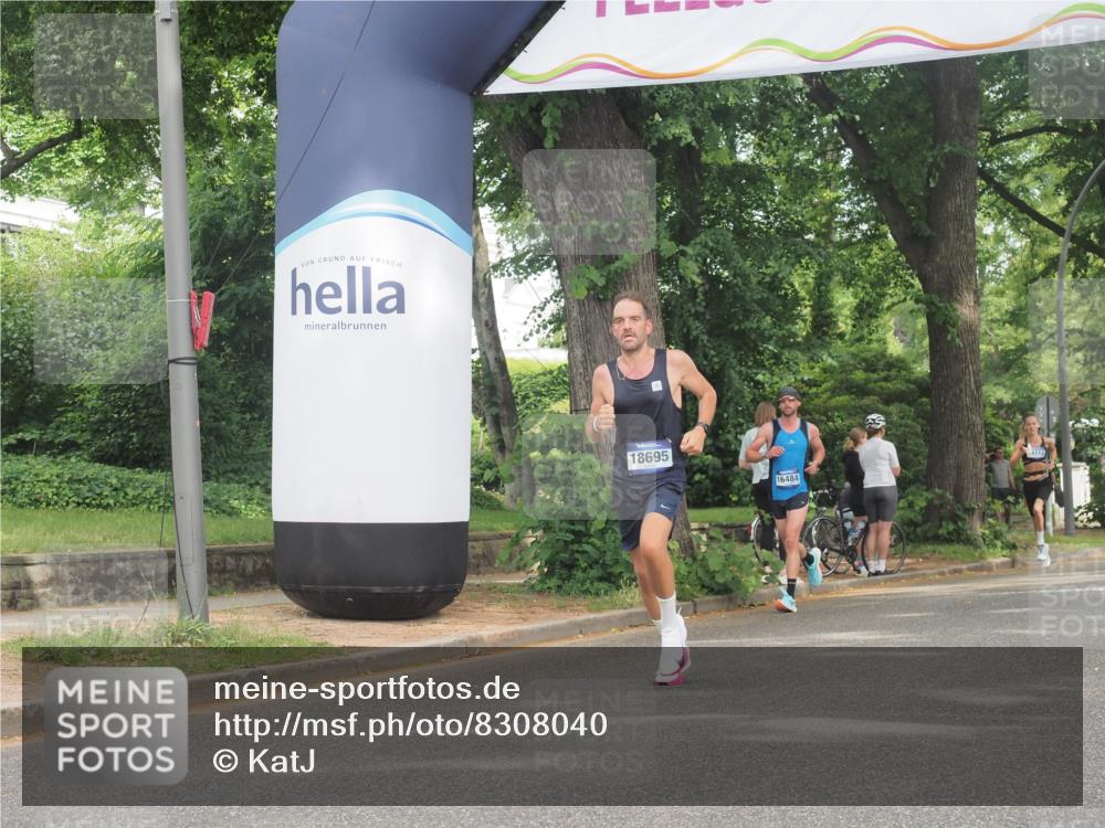 29.06.2025 - hella hamburg halbmarathon KatJ http://msf.ph/oto/8308040 29.06.2025 10:14:56 Zwischen KM18-KM19  meine-sportfotos.de