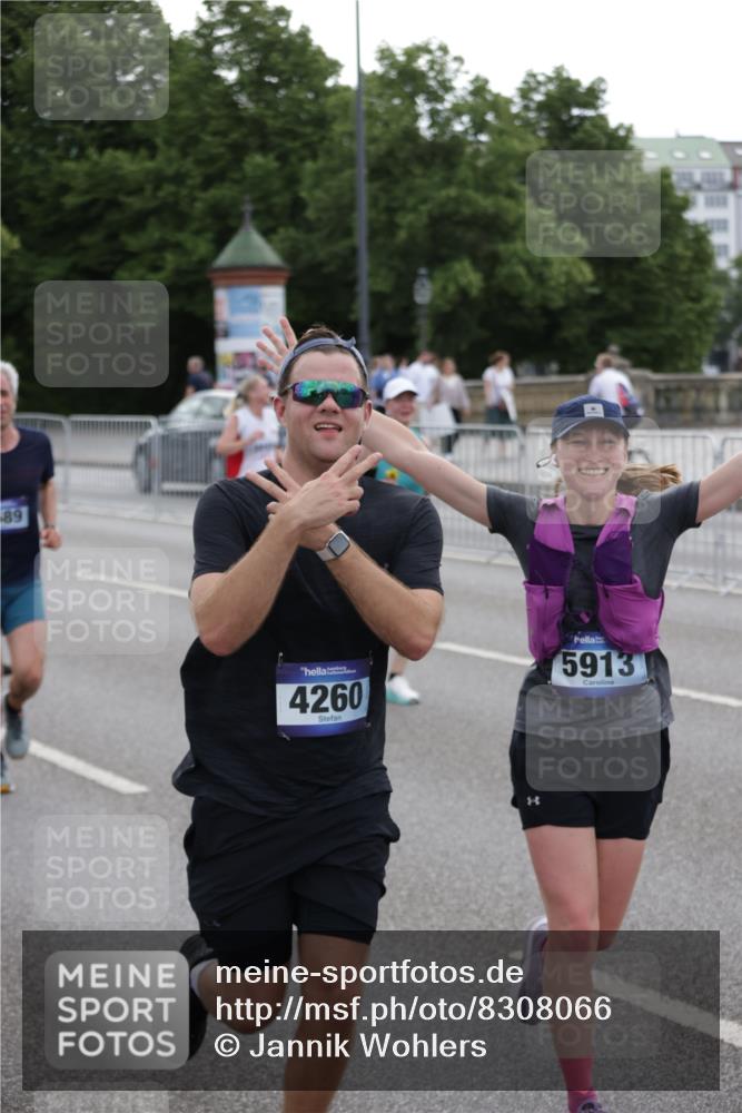 29.06.2025 - hella hamburg halbmarathon Jannik Wohlers http://msf.ph/oto/8308066 29.06.2025 10:38:18 Lombardsbrücke 56, 1390, 1721, 2576, 2660, 2693, 3216, 3323, 3726, 3927, 4028, 4259, 4260, 4316, 5617, 5684, 5913, 6695, 6696, 6875, 7148, 7263, 7371, 7561, 7692, 7849, 8367, 8583, 8635, 8747, 9004, 9455, 9708, 10604, 11059, 11635, 11697, 12028, 12072, 12075, 12577, 12722, 14096, 15755, 16181, 16346, 17250, 17333, 17478, 18050, 18471, 18504, 18709 meine-sportfotos.de