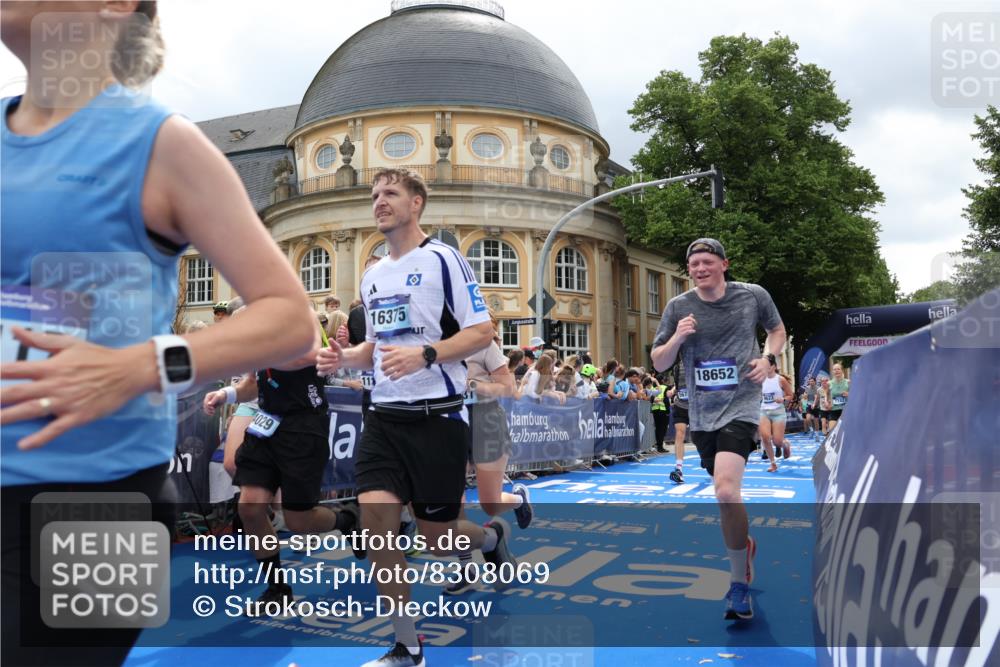 29.06.2025 - hella hamburg halbmarathon Strokosch-Dieckow http://msf.ph/oto/8308069 29.06.2025 10:56:23 Ziel 1583, 3048, 4029, 5672, 6399, 7547, 7742, 8863, 9622, 10665, 11231, 11309, 15300, 15407, 15818, 16257, 16261, 16375, 17268, 17734, 18117, 18495, 18652, 18741, 18746, 18835 meine-sportfotos.de