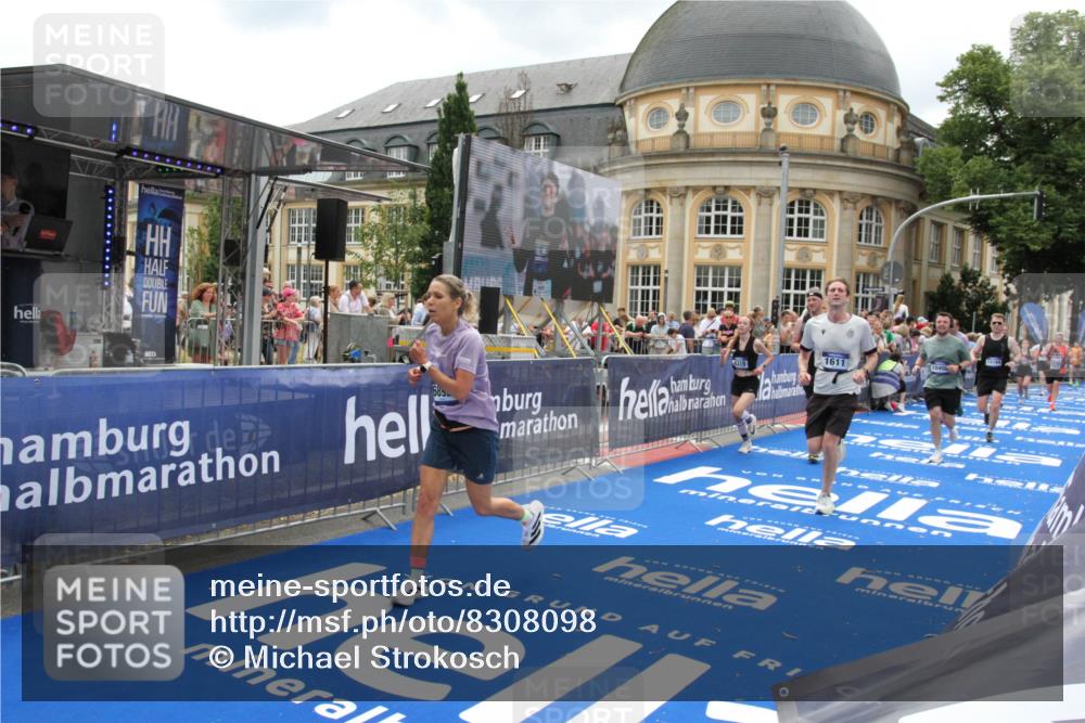 29.06.2025 - hella hamburg halbmarathon Michael Strokosch http://msf.ph/oto/8308098 29.06.2025 10:58:09 Ziel 1563, 1611, 2907, 3141, 4319, 6892, 10036, 10408, 11832, 12773, 13666, 15090, 15125, 15189 meine-sportfotos.de