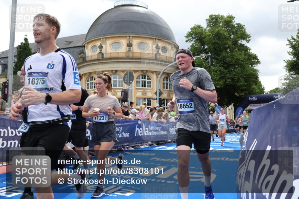 29.06.2025 - hella hamburg halbmarathon Strokosch-Dieckow http://msf.ph/oto/8308101 29.06.2025 10:56:24 Ziel 1583, 3048, 4029, 5672, 5744, 6399, 7547, 7742, 8863, 9622, 10093, 10665, 11231, 11309, 15300, 15407, 15818, 16257, 16261, 16375, 17268, 17734, 18117, 18495, 18652, 18741, 18746, 18835 meine-sportfotos.de