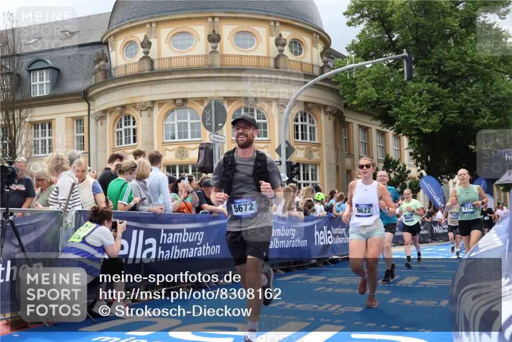 29.06.2025 - hella hamburg halbmarathon Strokosch-Dieckow http://msf.ph/oto/8308162 29.06.2025 10:56:25 Ziel 1583, 3048, 3413, 4029, 5672, 5744, 6399, 7742, 8542, 8652, 8863, 9622, 10093, 10665, 11231, 11309, 15300, 15407, 15818, 16257, 16261, 16375, 17268, 17734, 18117, 18495, 18652, 18741, 18746, 18835 meine-sportfotos.de