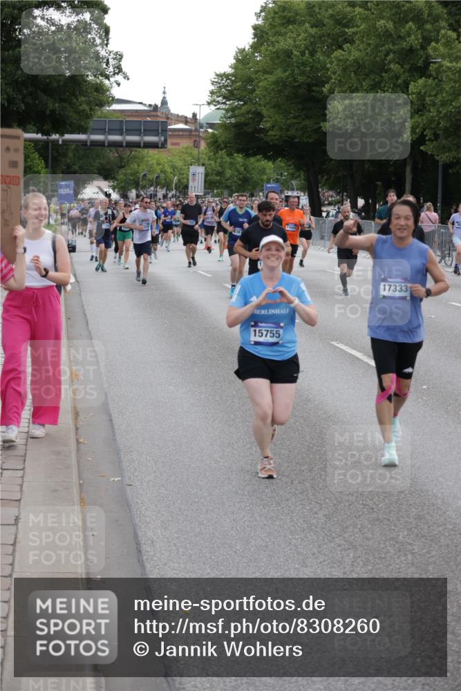 29.06.2025 - hella hamburg halbmarathon Jannik Wohlers http://msf.ph/oto/8308260 29.06.2025 10:38:19 Lombardsbrücke 56, 1232, 1390, 1721, 2576, 2660, 2693, 3216, 3323, 3726, 3927, 4028, 4259, 4260, 4316, 5617, 5684, 5913, 6695, 6696, 6875, 7148, 7263, 7371, 7561, 7849, 8367, 8583, 8635, 8747, 9004, 9455, 9708, 10554, 10604, 11059, 11635, 11697, 12028, 12072, 12075, 12577, 12722, 14096, 15755, 16181, 16346, 17250, 17333, 17478, 18050, 18471, 18504 meine-sportfotos.de