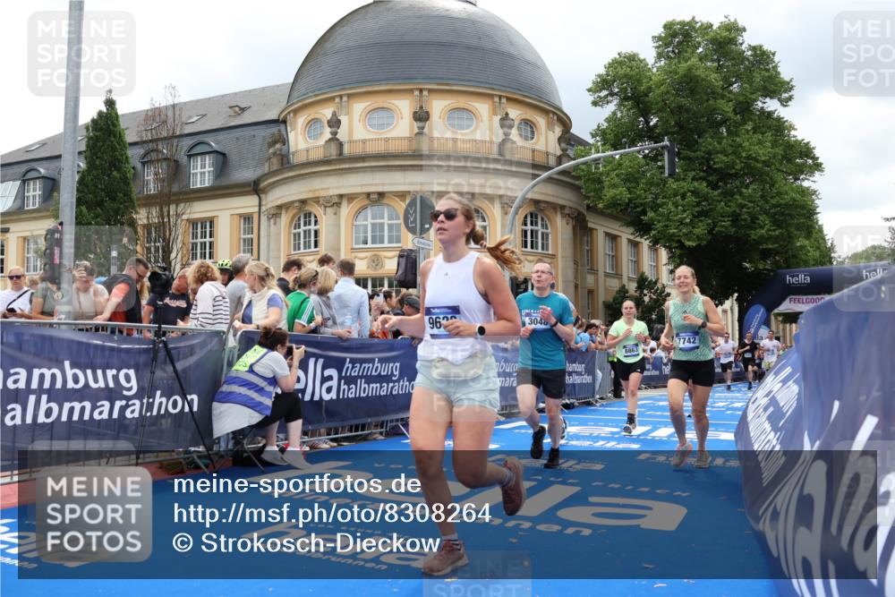29.06.2025 - hella hamburg halbmarathon Strokosch-Dieckow http://msf.ph/oto/8308264 29.06.2025 10:56:26 Ziel 1583, 3048, 3413, 4029, 5672, 5744, 6399, 7742, 8542, 8652, 8863, 9562, 9622, 10093, 10665, 11231, 11309, 15300, 15407, 15818, 16257, 16261, 16375, 17268, 17734, 18117, 18495, 18652, 18746, 18835 meine-sportfotos.de