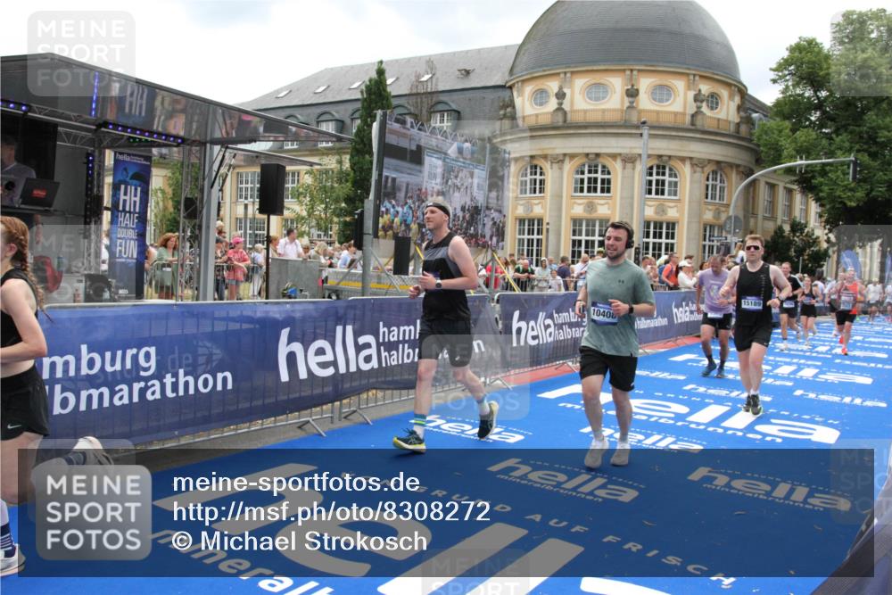 29.06.2025 - hella hamburg halbmarathon Michael Strokosch http://msf.ph/oto/8308272 29.06.2025 10:58:11 Ziel 1563, 1611, 2907, 4319, 4426, 6892, 8290, 10408, 13666, 15125, 15189 meine-sportfotos.de