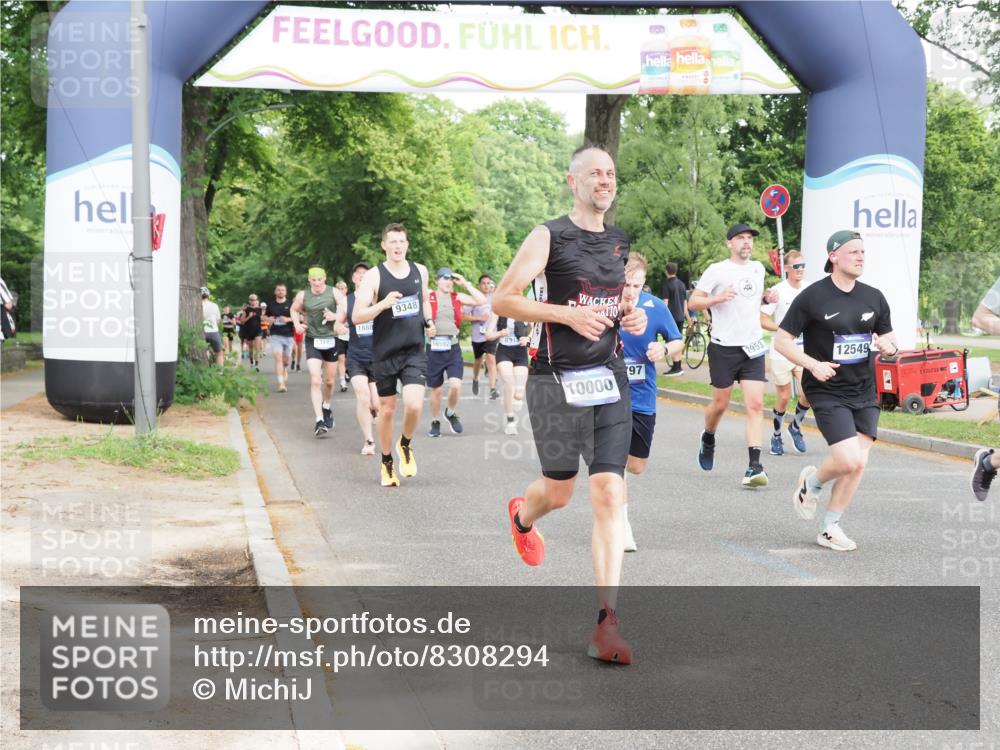 29.06.2025 - hella hamburg halbmarathon MichiJ http://msf.ph/oto/8308294 29.06.2025 10:35:48 Zwischen KM18-KM19 2839, 2869, 2953, 4553, 6009, 9482, 10000, 12549, 14797, 15735, 15784, 16592, 16766, 17915, 18430, 18887 meine-sportfotos.de