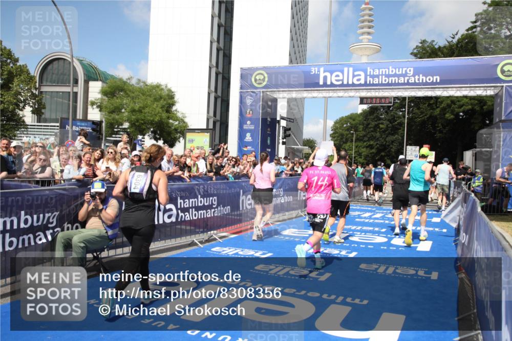 29.06.2025 - hella hamburg halbmarathon Michael Strokosch http://msf.ph/oto/8308356 29.06.2025 11:33:41 Ziel 1328, 1672, 3409, 6261, 6440, 7029, 7299, 8304, 8375, 8383, 9234, 11010, 12330, 12838, 13168, 13704, 15244, 15405, 16682, 16705, 18129 meine-sportfotos.de