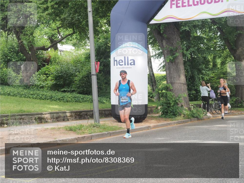 29.06.2025 - hella hamburg halbmarathon KatJ http://msf.ph/oto/8308369 29.06.2025 10:14:58 Zwischen KM18-KM19  meine-sportfotos.de
