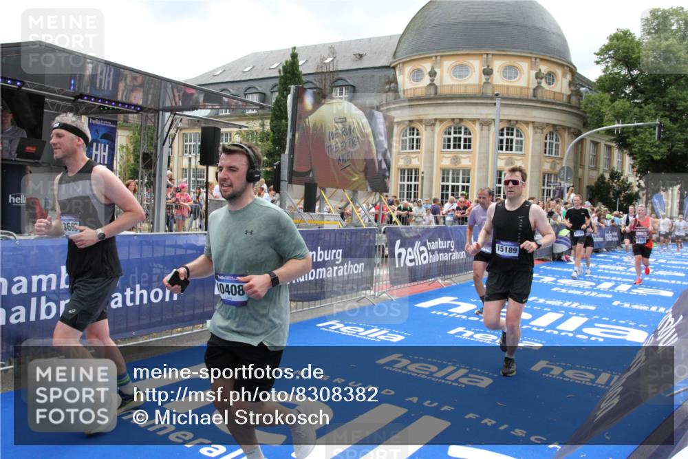 29.06.2025 - hella hamburg halbmarathon Michael Strokosch http://msf.ph/oto/8308382 29.06.2025 10:58:12 Ziel 1563, 1611, 2907, 4319, 4426, 6892, 8290, 10408, 13666, 15125, 15189 meine-sportfotos.de