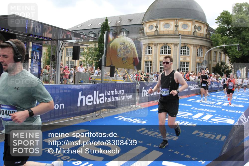 29.06.2025 - hella hamburg halbmarathon Michael Strokosch http://msf.ph/oto/8308439 29.06.2025 10:58:13 Ziel 1563, 1611, 2907, 4319, 4426, 6104, 8290, 10408, 13666, 15125, 15189, 18068 meine-sportfotos.de