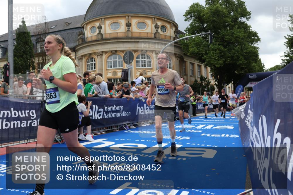 29.06.2025 - hella hamburg halbmarathon Strokosch-Dieckow http://msf.ph/oto/8308452 29.06.2025 10:56:28 Ziel 1583, 2083, 3048, 3413, 4029, 5672, 5721, 5744, 6399, 7742, 8542, 8652, 8863, 9562, 9622, 10093, 10665, 11231, 12509, 13863, 15407, 15818, 16257, 16261, 17268, 17734, 18746, 18835, 19120 meine-sportfotos.de