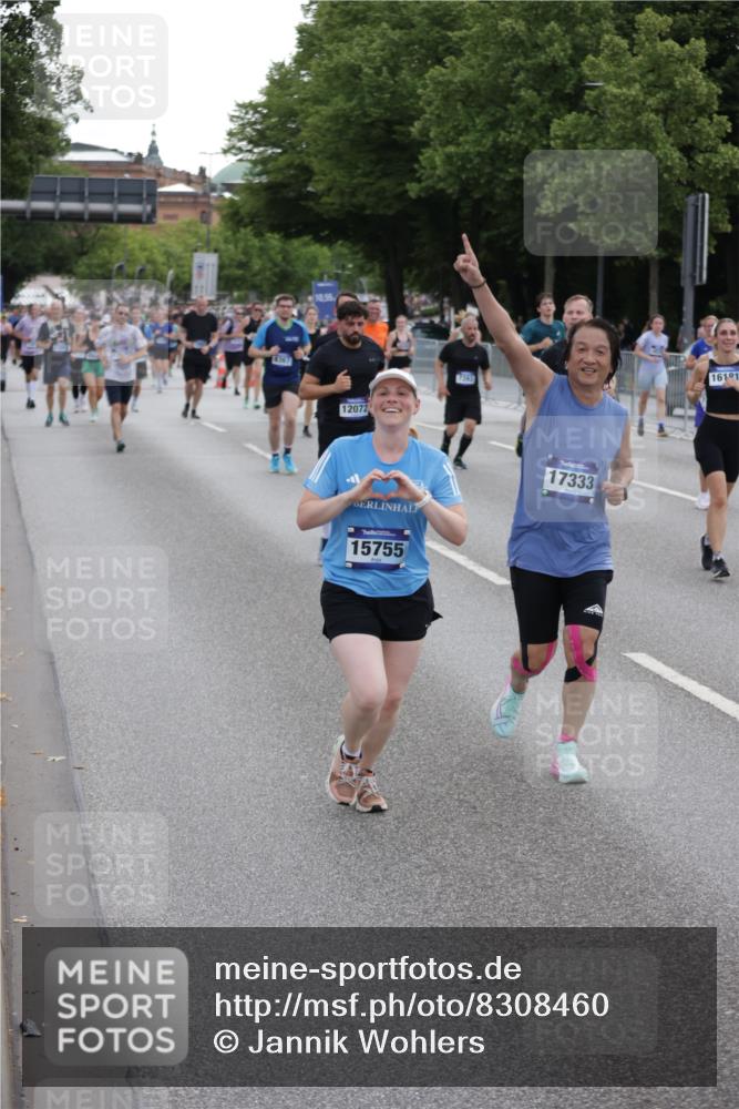 29.06.2025 - hella hamburg halbmarathon Jannik Wohlers http://msf.ph/oto/8308460 29.06.2025 10:38:19 Lombardsbrücke 56, 1232, 1390, 1721, 2576, 2660, 2693, 3216, 3323, 3726, 3927, 4028, 4259, 4260, 4316, 5617, 5684, 5913, 6695, 6696, 6875, 7148, 7263, 7371, 7561, 7849, 8367, 8583, 8635, 8747, 9004, 9455, 9708, 10554, 10604, 11059, 11635, 11697, 12028, 12072, 12075, 12577, 12722, 14096, 15755, 16181, 16346, 17250, 17333, 17478, 18050, 18471, 18504 meine-sportfotos.de