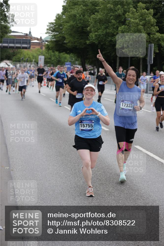 29.06.2025 - hella hamburg halbmarathon Jannik Wohlers http://msf.ph/oto/8308522 29.06.2025 10:38:20 Lombardsbrücke 56, 1232, 1390, 2576, 2660, 2693, 3216, 3323, 3726, 3927, 4028, 4259, 4260, 4316, 4964, 5617, 5684, 5913, 6695, 6696, 6875, 7148, 7263, 7561, 7849, 8367, 8583, 8635, 8747, 9004, 9455, 9708, 10554, 10604, 11059, 11635, 11697, 12028, 12072, 12075, 12577, 12722, 14096, 14557, 14558, 15755, 16181, 16346, 17250, 17333, 18050, 18471, 18504 meine-sportfotos.de