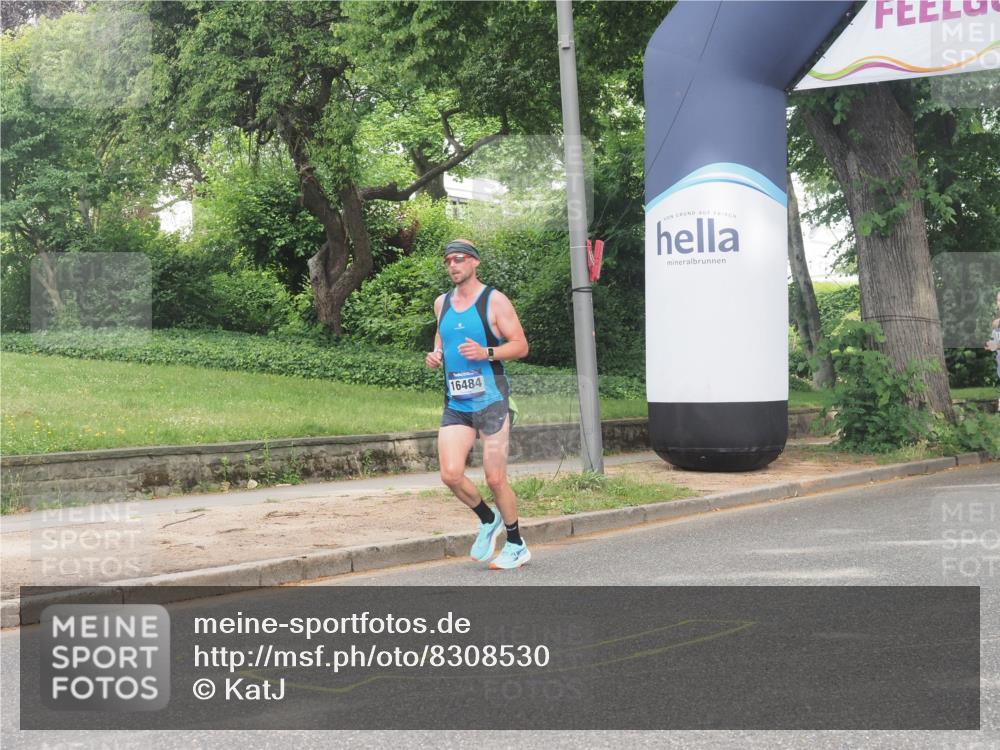 29.06.2025 - hella hamburg halbmarathon KatJ http://msf.ph/oto/8308530 29.06.2025 10:14:59 Zwischen KM18-KM19  meine-sportfotos.de