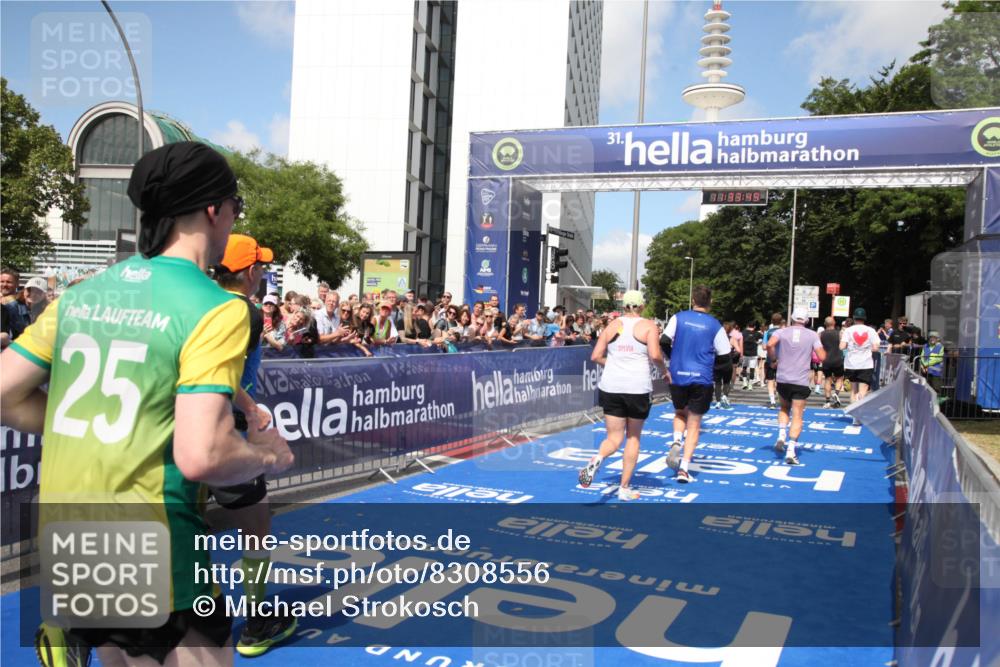 29.06.2025 - hella hamburg halbmarathon Michael Strokosch http://msf.ph/oto/8308556 29.06.2025 11:33:47 Ziel 1154, 1275, 6304, 8257, 8258, 8375, 10798, 11107, 12330, 12605, 13380, 16682, 17634, 18129, 18951, 19144 meine-sportfotos.de