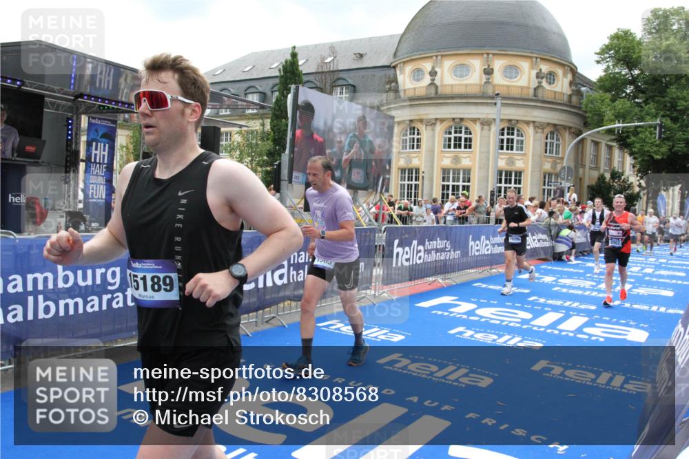 29.06.2025 - hella hamburg halbmarathon Michael Strokosch http://msf.ph/oto/8308568 29.06.2025 10:58:14 Ziel 1563, 2907, 4426, 6104, 8290, 10408, 13666, 14631, 15125, 15189, 18068 meine-sportfotos.de