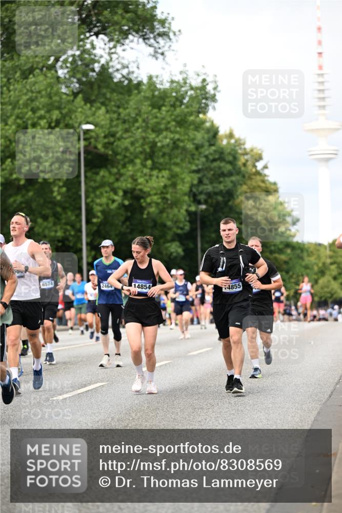 29.06.2025 - hella hamburg halbmarathon Dr. Thomas Lammeyer http://msf.ph/oto/8308569 29.06.2025 10:38:19 Kennedybrücke 1025, 1705, 1764, 1787, 2038, 2276, 2464, 2496, 2510, 2511, 2933, 3340, 3829, 4445, 4824, 4826, 4942, 5096, 5566, 5569, 5691, 6034, 6109, 6364, 6574, 6718, 6727, 7324, 7329, 7565, 7653, 7982, 8202, 8277, 8282, 9094, 9875, 10007, 10048, 10071, 10561, 10564, 11122, 11229, 11338, 11432 meine-sportfotos.de