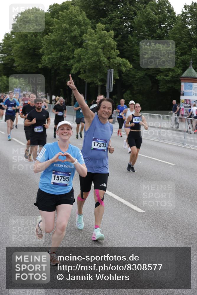 29.06.2025 - hella hamburg halbmarathon Jannik Wohlers http://msf.ph/oto/8308577 29.06.2025 10:38:20 Lombardsbrücke 56, 1232, 1390, 2576, 2660, 2693, 3216, 3323, 3726, 3927, 4028, 4259, 4260, 4316, 4964, 5617, 5684, 5913, 6695, 6696, 6875, 7148, 7263, 7561, 7849, 8367, 8583, 8635, 8747, 9004, 9455, 9708, 10554, 10604, 11059, 11635, 11697, 12028, 12072, 12075, 12577, 12722, 14096, 14557, 14558, 15755, 16181, 16346, 17250, 17333, 18050, 18471, 18504 meine-sportfotos.de