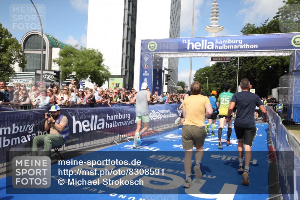 29.06.2025 - hella hamburg halbmarathon Michael Strokosch http://msf.ph/oto/8308591 29.06.2025 11:33:49 Ziel 1154, 1275, 2891, 5871, 6304, 7944, 8257, 8258, 8375, 10335, 10798, 11107, 12330, 12605, 13380, 16682, 17634, 18129, 18301, 18951, 19144 meine-sportfotos.de