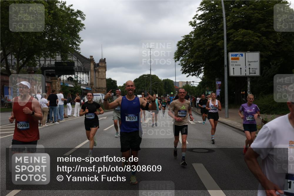 29.06.2025 - hella hamburg halbmarathon Yannick Fuchs http://msf.ph/oto/8308609 29.06.2025 10:50:30 20KM 1583, 1955, 2083, 2741, 3413, 3836, 4152, 4594, 4813, 5418, 5492, 5570, 6399, 6416, 6835, 7037, 7547, 8393, 8542, 8652, 8669, 8968, 8996, 9246, 9727, 9884, 9903, 9907, 9934, 10084, 10093, 10665, 11212, 11870, 12348, 12440, 12590, 12712, 13394, 13666, 13691, 13750, 14408, 14588, 14678, 14867, 15097, 15407, 15431, 15695, 16008, 16009, 16121, 16620, 16634, 16679, 17268, 17660, 17993, 18208, 18719, 18867, 18899, 19091 meine-sportfotos.de