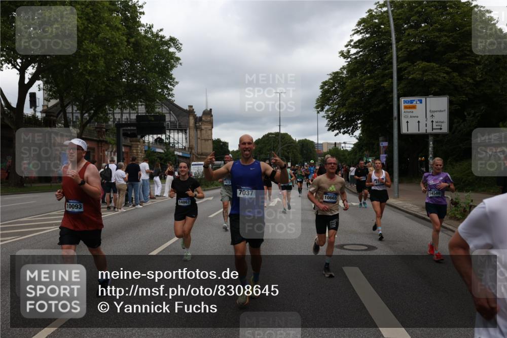 29.06.2025 - hella hamburg halbmarathon Yannick Fuchs http://msf.ph/oto/8308645 29.06.2025 10:50:31 20KM 1583, 1955, 2083, 2741, 3413, 3836, 4152, 5418, 5492, 5570, 6399, 6416, 6835, 7037, 7547, 8393, 8542, 8652, 8669, 8968, 8996, 9246, 9488, 9727, 9884, 9903, 9907, 9934, 10084, 10093, 10665, 11212, 12348, 12440, 12590, 12712, 13394, 13666, 13691, 13750, 14139, 14408, 14588, 14678, 14867, 15097, 15407, 15431, 15695, 16008, 16009, 16121, 16620, 16634, 16679, 17268, 17660, 17993, 18208, 18719, 18867, 18899, 19091 meine-sportfotos.de