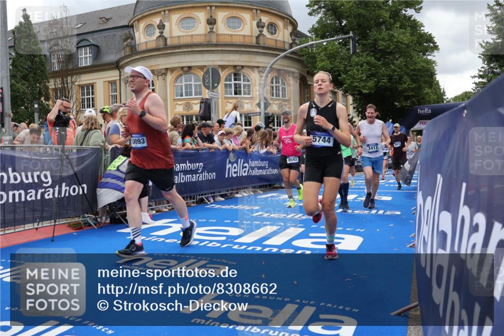 29.06.2025 - hella hamburg halbmarathon Strokosch-Dieckow http://msf.ph/oto/8308662 29.06.2025 10:56:34 Ziel 1583, 2083, 3413, 4152, 5721, 5744, 6399, 6416, 6759, 7037, 7646, 8311, 8542, 8652, 8744, 9488, 9562, 10093, 11083, 11870, 12509, 13863, 15145, 15407, 16257, 16261, 17259, 17268, 17734, 18340, 18746, 18835, 18899, 19120 meine-sportfotos.de