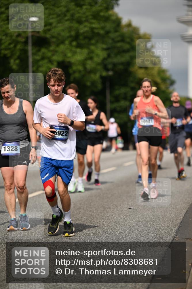 29.06.2025 - hella hamburg halbmarathon Dr. Thomas Lammeyer http://msf.ph/oto/8308681 29.06.2025 10:17:06 Kennedybrücke 1007, 1020, 1051, 1328, 1859, 4187, 4554, 5597, 5598, 6489, 7346, 7873, 8115, 8279, 9527, 10581 meine-sportfotos.de