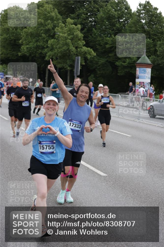 29.06.2025 - hella hamburg halbmarathon Jannik Wohlers http://msf.ph/oto/8308707 29.06.2025 10:38:20 Lombardsbrücke 56, 1232, 1390, 2576, 2660, 2693, 3216, 3323, 3726, 3927, 4028, 4259, 4260, 4316, 4964, 5617, 5684, 5913, 6695, 6696, 6875, 7148, 7263, 7561, 7849, 8367, 8583, 8635, 8747, 9004, 9455, 9708, 10554, 10604, 11059, 11635, 11697, 12028, 12072, 12075, 12577, 12722, 14096, 14557, 14558, 15755, 16181, 16346, 17250, 17333, 18050, 18471, 18504 meine-sportfotos.de