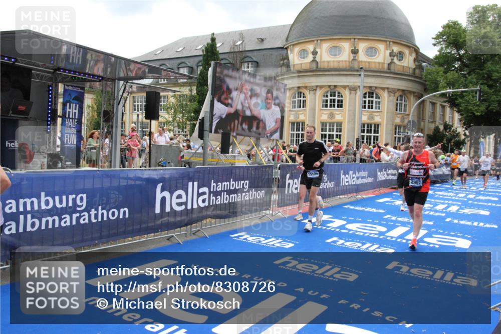 29.06.2025 - hella hamburg halbmarathon Michael Strokosch http://msf.ph/oto/8308726 29.06.2025 10:58:15 Ziel 1563, 2907, 4426, 6104, 8290, 14631, 15125, 15189, 18068 meine-sportfotos.de