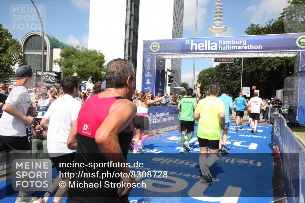 29.06.2025 - hella hamburg halbmarathon Michael Strokosch http://msf.ph/oto/8308728 29.06.2025 11:33:54 Ziel 2059, 2891, 4326, 5258, 5260, 5871, 6304, 7944, 8141, 8257, 8258, 8891, 10335, 11454, 12605, 16788, 17099, 17300, 17463, 18301, 18578, 18951, 19144 meine-sportfotos.de
