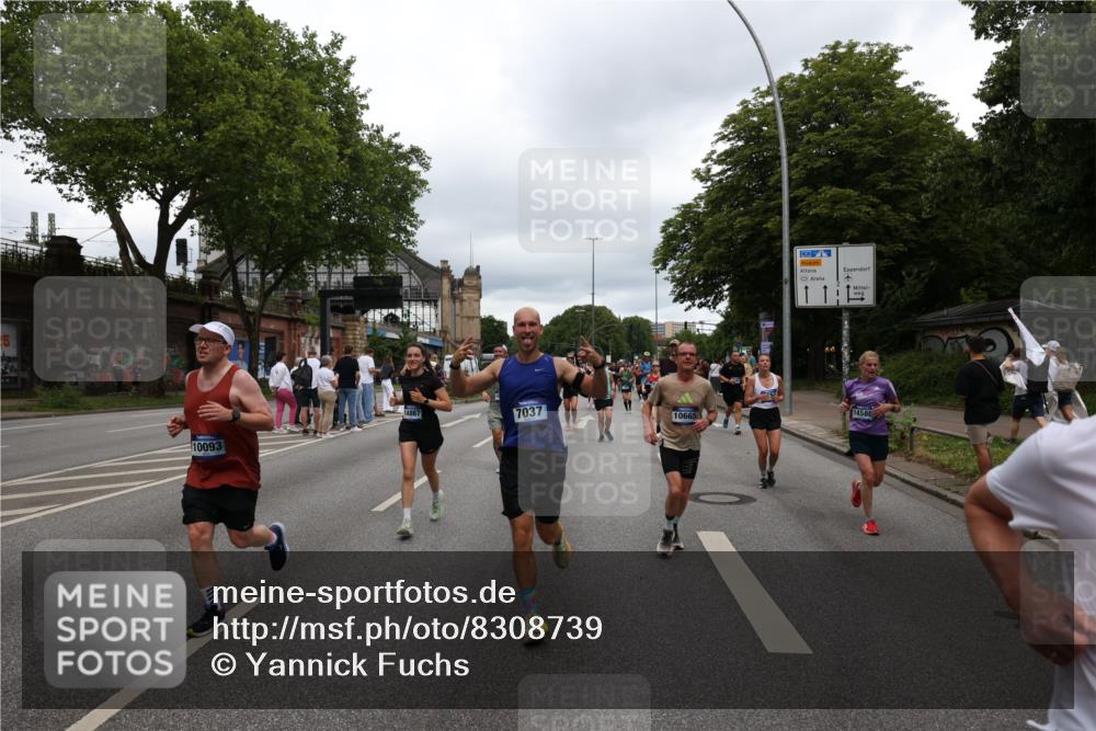 29.06.2025 - hella hamburg halbmarathon Yannick Fuchs http://msf.ph/oto/8308739 29.06.2025 10:50:31 20KM 1583, 1955, 2083, 2741, 3413, 3836, 4152, 5418, 5492, 5570, 6399, 6416, 6835, 7037, 7547, 8393, 8542, 8652, 8669, 8968, 8996, 9246, 9488, 9727, 9884, 9903, 9907, 9934, 10084, 10093, 10665, 11212, 12348, 12440, 12590, 12712, 13394, 13666, 13691, 13750, 14139, 14408, 14588, 14678, 14867, 15097, 15407, 15431, 15695, 16008, 16009, 16121, 16620, 16634, 16679, 17268, 17660, 17993, 18208, 18719, 18867, 18899, 19091 meine-sportfotos.de