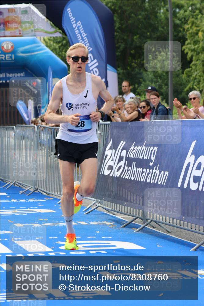29.06.2025 - hella hamburg halbmarathon Strokosch-Dieckow http://msf.ph/oto/8308760 29.06.2025 10:12:39 Ziel 28 meine-sportfotos.de