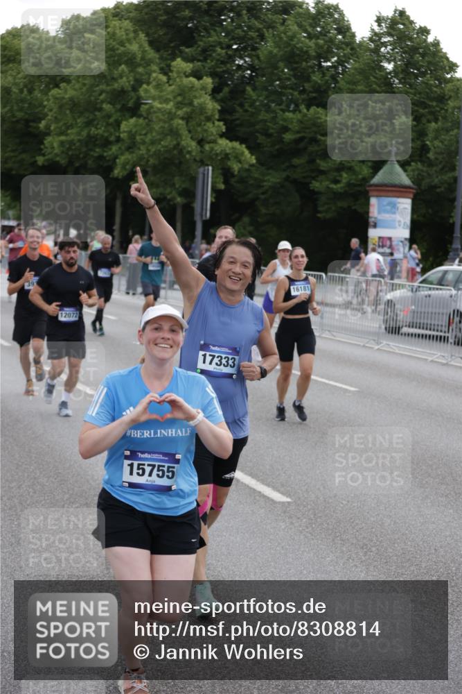 29.06.2025 - hella hamburg halbmarathon Jannik Wohlers http://msf.ph/oto/8308814 29.06.2025 10:38:20 Lombardsbrücke 56, 1232, 1390, 2576, 2660, 2693, 3216, 3323, 3726, 3927, 4028, 4259, 4260, 4316, 4964, 5617, 5684, 5913, 6695, 6696, 6875, 7148, 7263, 7561, 7849, 8367, 8583, 8635, 8747, 9004, 9455, 9708, 10554, 10604, 11059, 11635, 11697, 12028, 12072, 12075, 12577, 12722, 14096, 14557, 14558, 15755, 16181, 16346, 17250, 17333, 18050, 18471, 18504 meine-sportfotos.de