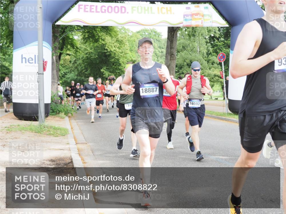 29.06.2025 - hella hamburg halbmarathon MichiJ http://msf.ph/oto/8308822 29.06.2025 10:35:51 Zwischen KM18-KM19 1884, 2708, 2839, 2869, 2953, 4324, 4553, 6009, 9348, 10000, 11211, 12549, 13183, 14797, 15735, 15784, 16592, 17007, 17172, 17915, 18430, 18887 meine-sportfotos.de