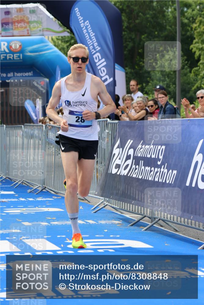 29.06.2025 - hella hamburg halbmarathon Strokosch-Dieckow http://msf.ph/oto/8308848 29.06.2025 10:12:39 Ziel 28 meine-sportfotos.de