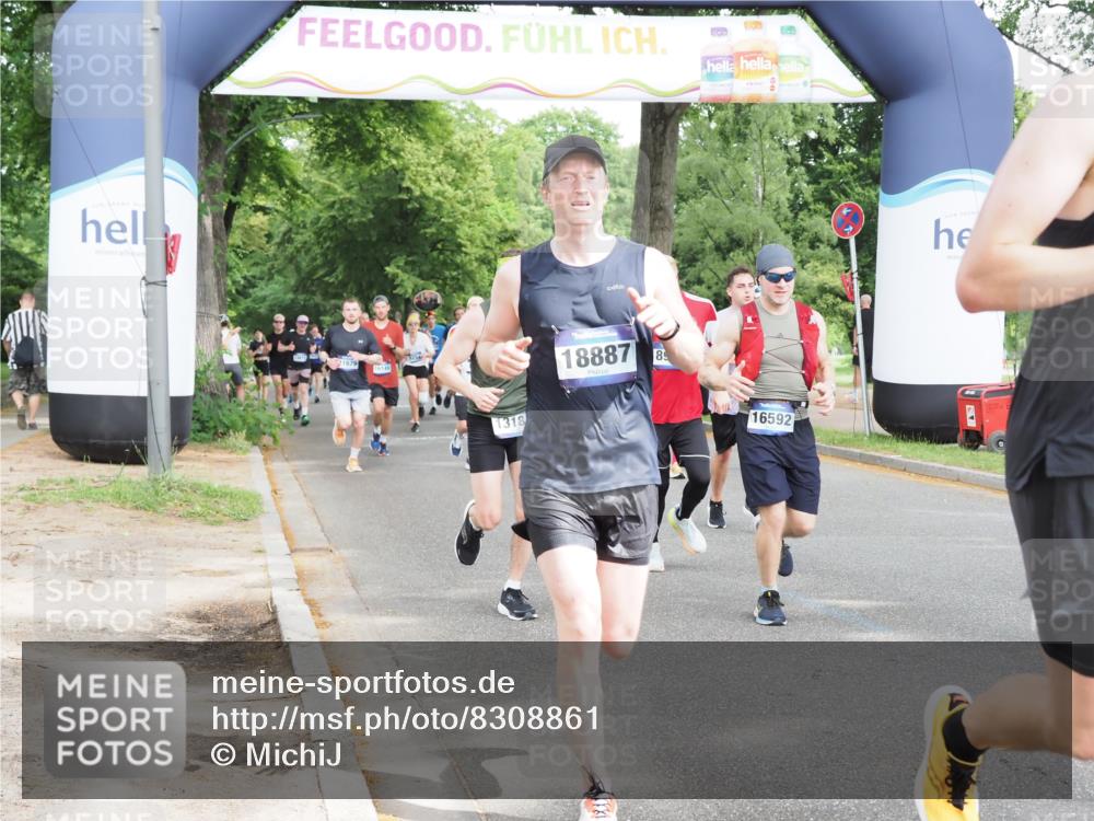 29.06.2025 - hella hamburg halbmarathon MichiJ http://msf.ph/oto/8308861 29.06.2025 10:35:51 Zwischen KM18-KM19 1884, 2708, 2839, 2869, 2953, 4324, 4553, 6009, 9348, 10000, 11211, 12549, 13183, 14797, 15735, 15784, 16592, 17007, 17172, 17915, 18430, 18887 meine-sportfotos.de