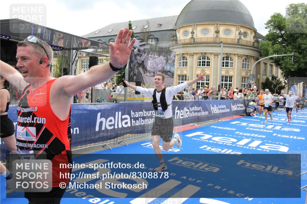 29.06.2025 - hella hamburg halbmarathon Michael Strokosch http://msf.ph/oto/8308878 29.06.2025 10:58:17 Ziel 1595, 2907, 4426, 4592, 6104, 8290, 9230, 11645, 14631, 15125, 18068 meine-sportfotos.de
