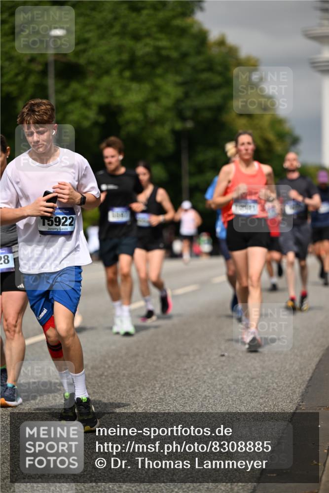 29.06.2025 - hella hamburg halbmarathon Dr. Thomas Lammeyer http://msf.ph/oto/8308885 29.06.2025 10:17:06 Kennedybrücke 1007, 1020, 1051, 1328, 1859, 4187, 4554, 5597, 5598, 6489, 7346, 7873, 8115, 8279, 9527, 10581 meine-sportfotos.de