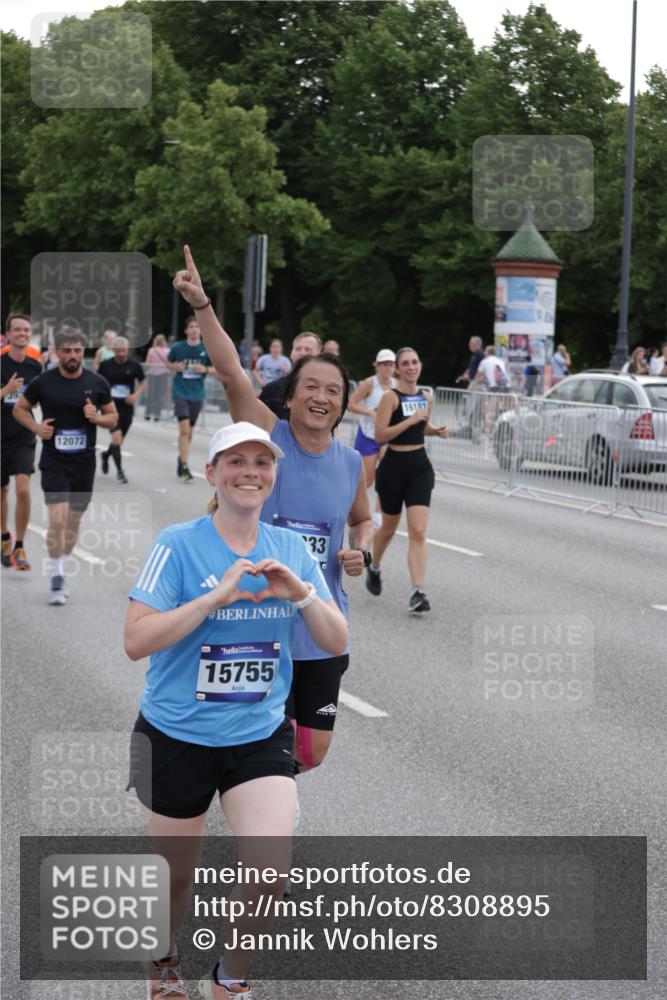 29.06.2025 - hella hamburg halbmarathon Jannik Wohlers http://msf.ph/oto/8308895 29.06.2025 10:38:20 Lombardsbrücke 56, 1232, 1390, 2576, 2660, 2693, 3216, 3323, 3726, 3927, 4028, 4259, 4260, 4316, 4964, 5617, 5684, 5913, 6695, 6696, 6875, 7148, 7263, 7561, 7849, 8367, 8583, 8635, 8747, 9004, 9455, 9708, 10554, 10604, 11059, 11635, 11697, 12028, 12072, 12075, 12577, 12722, 14096, 14557, 14558, 15755, 16181, 16346, 17250, 17333, 18050, 18471, 18504 meine-sportfotos.de