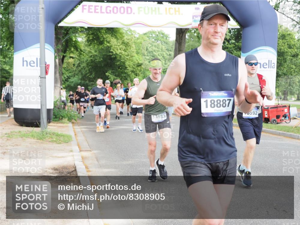 29.06.2025 - hella hamburg halbmarathon MichiJ http://msf.ph/oto/8308905 29.06.2025 10:35:52 Zwischen KM18-KM19 1460, 1884, 2708, 2839, 2869, 2953, 4324, 4553, 6009, 8927, 9348, 10000, 11211, 12549, 13183, 14797, 15735, 15784, 16592, 17007, 17172, 17915, 18430, 18887 meine-sportfotos.de