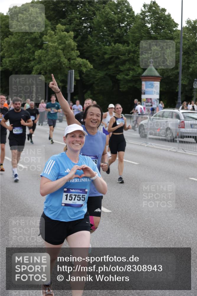 29.06.2025 - hella hamburg halbmarathon Jannik Wohlers http://msf.ph/oto/8308943 29.06.2025 10:38:20 Lombardsbrücke 56, 1232, 1390, 2576, 2660, 2693, 3216, 3323, 3726, 3927, 4028, 4259, 4260, 4316, 4964, 5617, 5684, 5913, 6695, 6696, 6875, 7148, 7263, 7561, 7849, 8367, 8583, 8635, 8747, 9004, 9455, 9708, 10554, 10604, 11059, 11635, 11697, 12028, 12072, 12075, 12577, 12722, 14096, 14557, 14558, 15755, 16181, 16346, 17250, 17333, 18050, 18471, 18504 meine-sportfotos.de