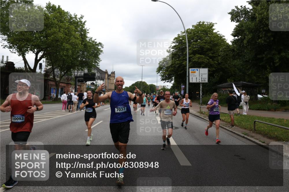 29.06.2025 - hella hamburg halbmarathon Yannick Fuchs http://msf.ph/oto/8308948 29.06.2025 10:50:31 20KM 1583, 1955, 2083, 2741, 3413, 3836, 4152, 5418, 5492, 5570, 6399, 6416, 6835, 7037, 7547, 8393, 8542, 8652, 8669, 8968, 8996, 9246, 9488, 9727, 9884, 9903, 9907, 9934, 10084, 10093, 10665, 11212, 12348, 12440, 12590, 12712, 13394, 13666, 13691, 13750, 14139, 14408, 14588, 14678, 14867, 15097, 15407, 15431, 15695, 16008, 16009, 16121, 16620, 16634, 16679, 17268, 17660, 17993, 18208, 18719, 18867, 18899, 19091 meine-sportfotos.de
