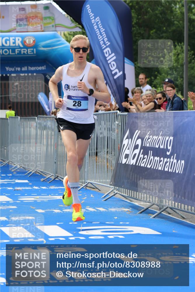 29.06.2025 - hella hamburg halbmarathon Strokosch-Dieckow http://msf.ph/oto/8308988 29.06.2025 10:12:39 Ziel 28 meine-sportfotos.de
