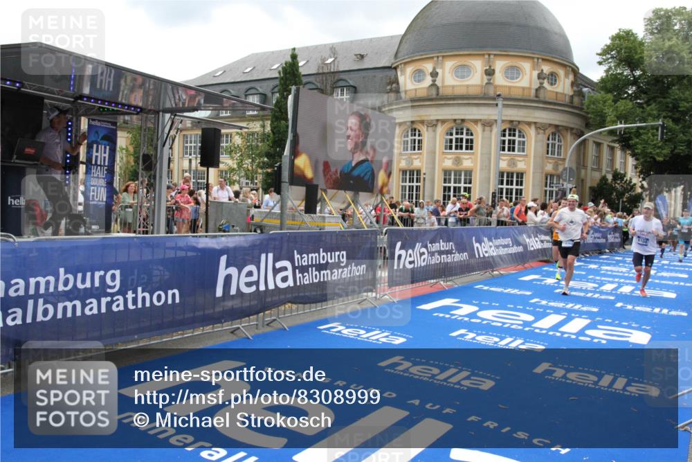 29.06.2025 - hella hamburg halbmarathon Michael Strokosch http://msf.ph/oto/8308999 29.06.2025 10:58:18 Ziel 1595, 2907, 4426, 4592, 6104, 8290, 9230, 11645, 14631, 15125, 18068 meine-sportfotos.de