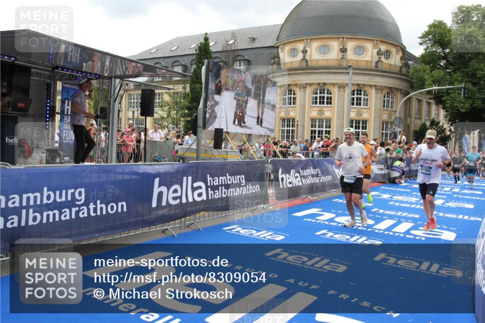 29.06.2025 - hella hamburg halbmarathon Michael Strokosch http://msf.ph/oto/8309054 29.06.2025 10:58:19 Ziel 1595, 4426, 4592, 4708, 6104, 6147, 8290, 9230, 11645, 14631, 18068 meine-sportfotos.de