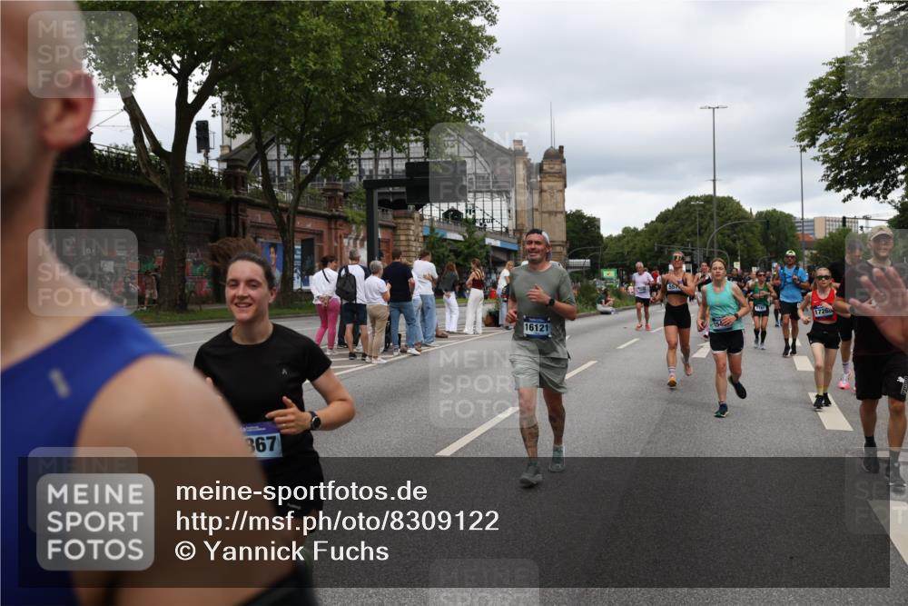 29.06.2025 - hella hamburg halbmarathon Yannick Fuchs http://msf.ph/oto/8309122 29.06.2025 10:50:32 20KM 1583, 1955, 2083, 2741, 3413, 3836, 4152, 5418, 5492, 5570, 6399, 6416, 6835, 7037, 7547, 7716, 8393, 8542, 8652, 8669, 8968, 8996, 9246, 9488, 9727, 9884, 9903, 9907, 9934, 10084, 10093, 10665, 11083, 11212, 12348, 12440, 12523, 12590, 12712, 13394, 13666, 13691, 13750, 14139, 14408, 14588, 14678, 14867, 15097, 15407, 15431, 15695, 16121, 16620, 16634, 16679, 17268, 17660, 17993, 18208, 18652, 18719, 18867, 18899, 19091 meine-sportfotos.de